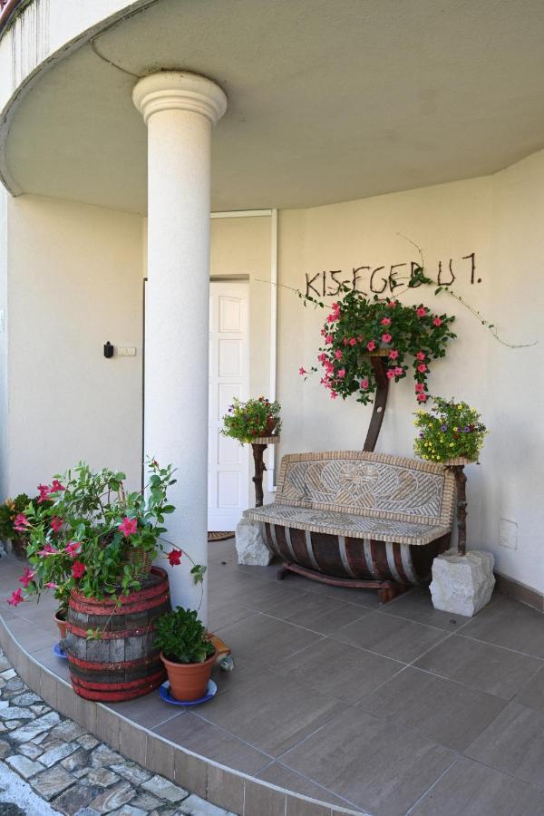 Borbarat Vendeghaz Villa Eğri Dış mekan fotoğraf
